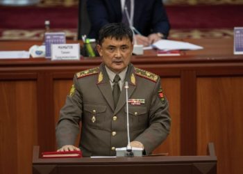 Таалайбек Өмүралиев коргоо министри кызматынан бошотулду