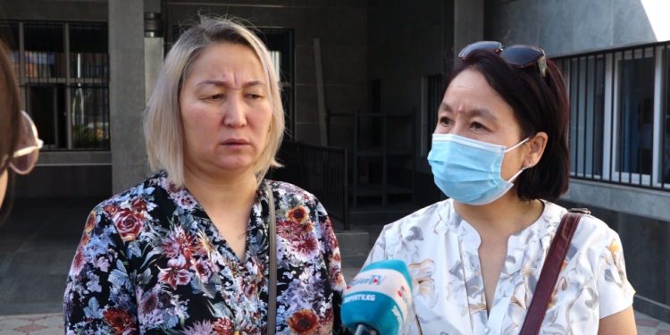 Айзада Канатбекованын апасы: «Сот адилеттүү чечим чыгарды, ыраазымын»