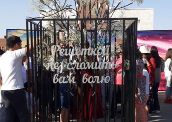 Алмазбек Атамбаевдин кызы Алия Шагиева «Ала-Тоо» аянтында көргөзмө өткөрүп жатат (сүрөт, видео)