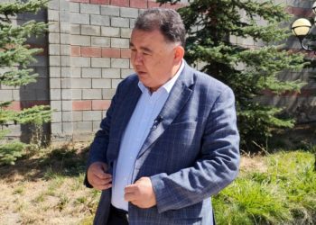 Туйгунаалы Абдраимовдун үйү тинтилип, өзү суракка алынып кеткени айтылды