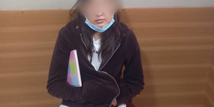 Ошто жаш кызга эки адам 69 миң доллар алдатышкан. Шектүү камакка алынды