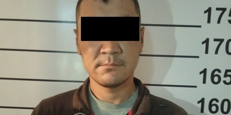 «Сабап, акчасын тартып алган». Караколдо аял кишиге кол салууга шектелген 33 жаштагы жаран 2 айга камакка алынды