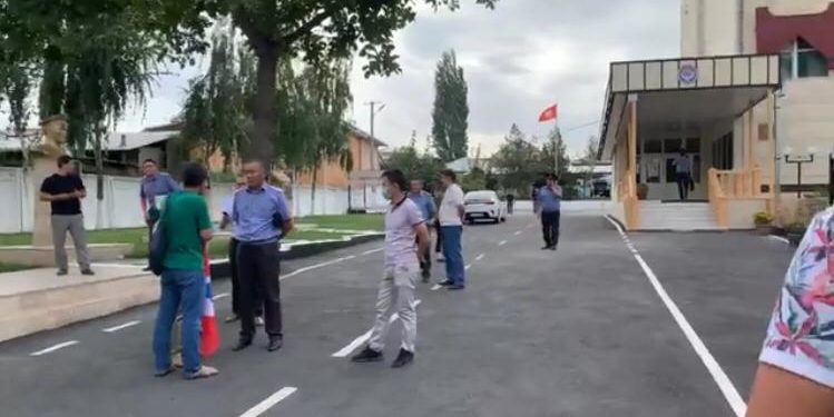 Ошто ИИМ тарабынан кармалган Орозайым Нарматованы колдоо митинги болуп өттү (видео)