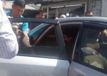 «Элдик кабарчы»: «Ош шаарынын базарында мушташ болуп, 70ке таяп калган апа бутунан жаракат алды» (видео)