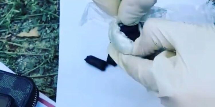 Бишкекте Телеграм аркылуу баңгизат сатып жүргөн жигиттер кармалып, камакка алынды (видео)