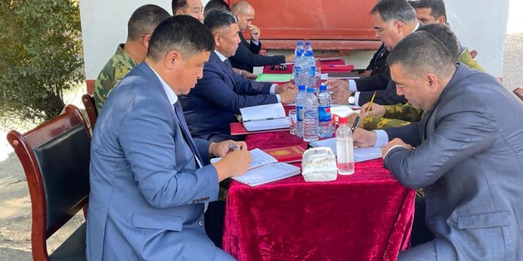 Лейлек районундагы чек арачылар күчөтүлгөн тартипте кызмат өтөөгө өтүштү