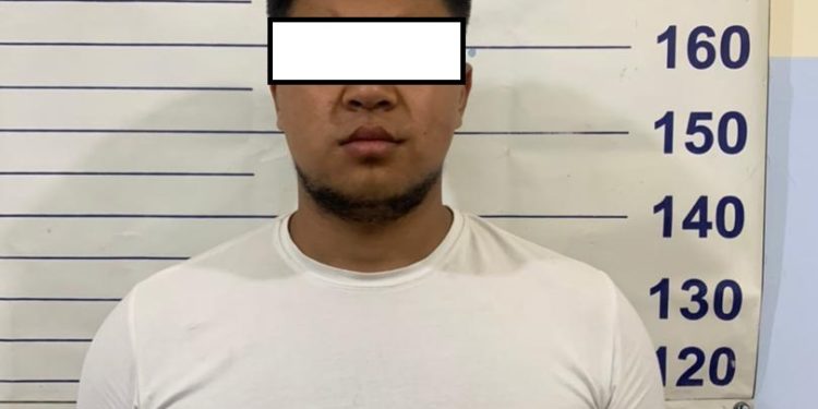 Бишкекте баңгизат сатуу менен алектенип жүргөн делип 2 жигит кармалды (сүрөт)