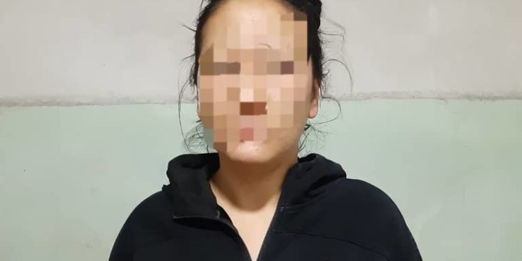 «Бүктөмө бычагы менен сайган». Ошто 22 жаштагы кыз адам өлтүрүүгө шектелип жатат