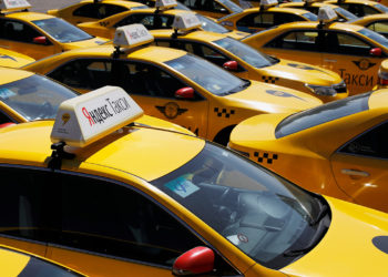 Депутат: «Яндекс.Такси» жол акысын себепсиз көтөрүп жатат, мындан эл жапа чегүүдө»