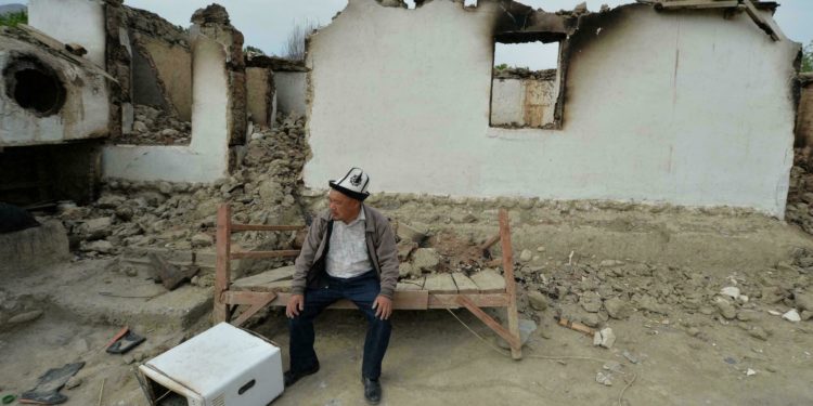 Кыргыз-тажик чек арадагы жаңжал. Жабыркаган айылдарга казынадан 1,3 миллиард сом бөлүнгөн