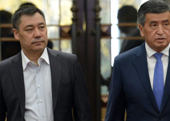 Садыр Жапаров экс-президент Сооронбай Жээнбековду куугунтуктабай турганын билдирди