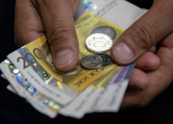 Кыргызстанда 13 миңге жакын адам 2 миң сомго жетпеген пенсия алат