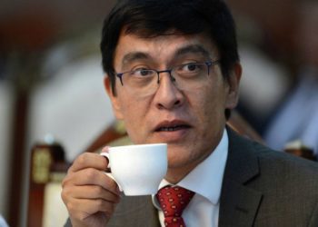 Эдил Байсаловдун Швецияда убактылуу жашоого уруксаты бардыгы талкууга түштү