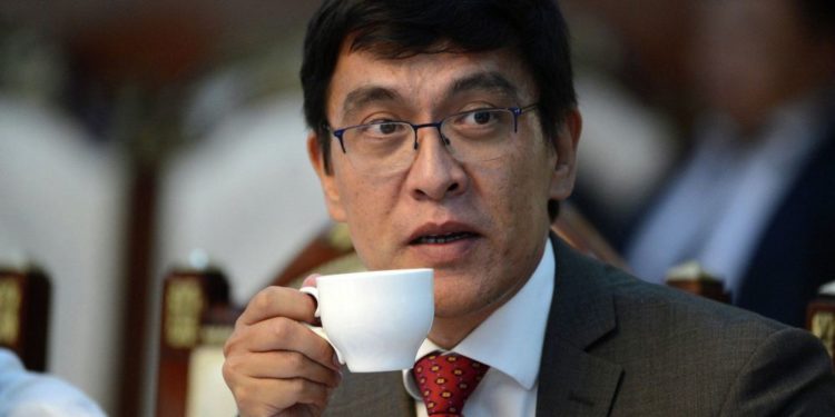 Эдил Байсаловдун Швецияда убактылуу жашоого уруксаты бардыгы талкууга түштү