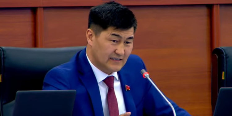 Атазов Жапаровго: «Кудайдан корккон адам каржыга кол салбайт»