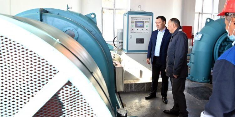 Сокулукта чакан ГЭС ишке киргизилип, ага президент барды