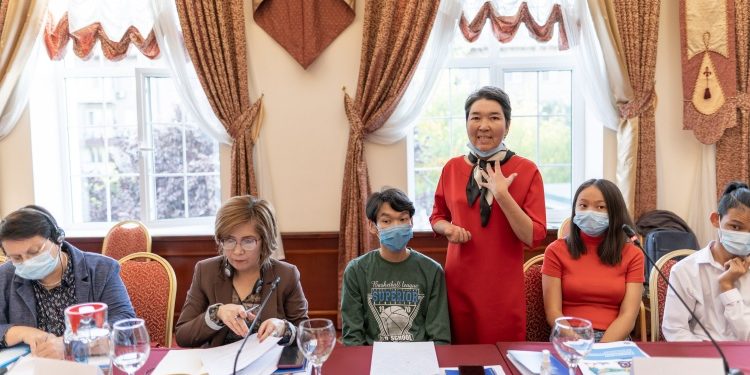 Балдар укугу боюнча ыйгарым укуктуу өкүл жана ЮНИСЕФ Кыргызстандагы мүмкүнчүлүгү чектелген балдардын абалына анализ жүргүздү