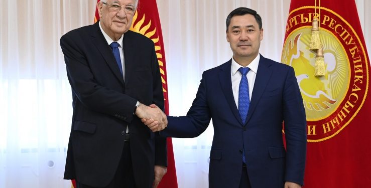 Садыр Жапаров Азербайжандын Кыргызстандагы элчисин кабыл алды