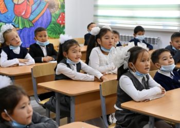 Садыр Жапаров Мыкан айылындагы мектептин ачылыш аземине катышты (сүрөт)