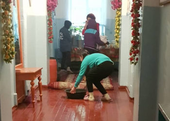 «Жуунуучу бөлмөсү жок». Чаткалдагы жатак мектептин тарбиялануучулары кандай шартта жашайт?