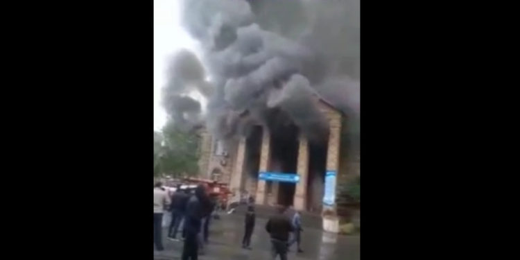 Сузак айыл өкмөтүнүн имаратында өрт чыкты (видео)