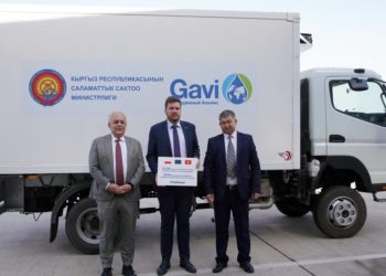 Кыргызстанга «AstraZeneca» вакцинасы алып келинди