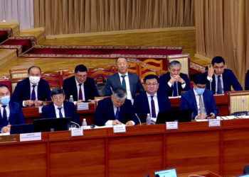 Жогорку Кеңеш президент сунуш кылган Министрлер кабинетинин жаңы курамын жактырды