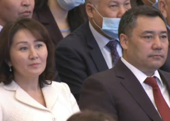 Өлкө башчы менен жубайы реабилитациялык борборго каражат чогултуу марафонуна катышып жатышат