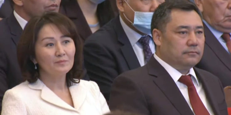 Өлкө башчы менен жубайы реабилитациялык борборго каражат чогултуу марафонуна катышып жатышат