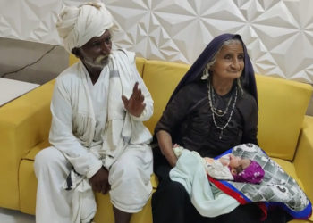 «Бул жубайлардын тун уулу». Индияда 70 жаштагы аял уул төрөдү