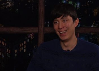 Журналист Эрулан Кокулов Октябрь окуясы боюнча: «Кыргызстандын туусун калтырып, партияңардын желектерин түшүргүлө дегем»