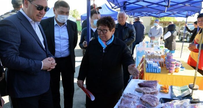 Садыр Жапаров: «Кымбатчылыкты токтотолу деп күнү-түнү алпурушуп жатабыз»