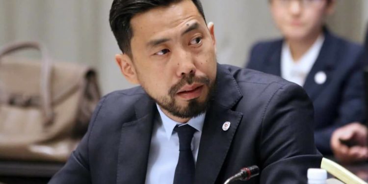 Атамбаевдин күйөө баласы Футбол союзунун президенттигине талапкерлигин көрсөттү