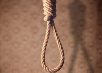 «Үйүнүн кире беришиндеги устунга шарф менен асылып алган». Ошто 30 жаштагы келин өз жанын кыйды