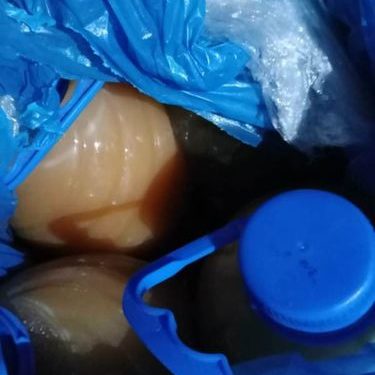 Кыргызстандан Орусияга 53 килограмм балды мыйзамсыз алып өтүүгө аракет кылгандар кармалды