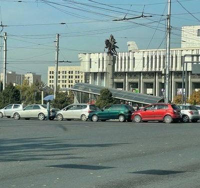 Бишкектин чок ортосунда 4 унаа сүзүштү