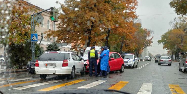 Бишкекте 3 унаа сүзүштү (сүрөт)
