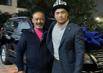 Акжол Махмудов жеке машыктыруучусуна Lexus GX 460 унаасын белек кылды