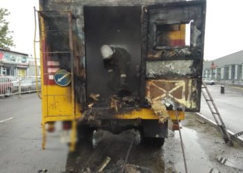 Бишкектеги көчөдө жүк ташуучу унаадан өрт чыкты (сүрөт)