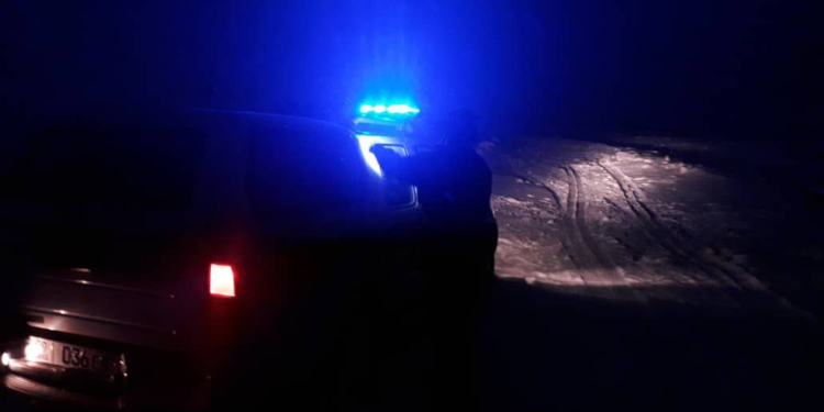 Ысык-Көлдө калың кардан улам ашууда калып калган чабандар куткарылды