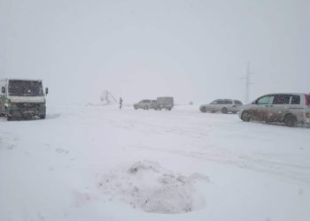 Ала-Бел ашуусунда жол тоңуп, тыгын жаралды. Тазалоо иши жүрүп жатат