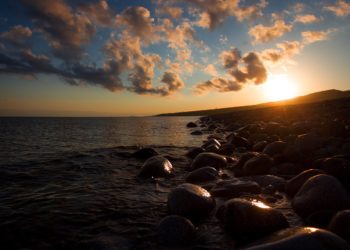 Тоңдо 19 жаштагы кыздын жансыз денеси көл жээгинен табылды