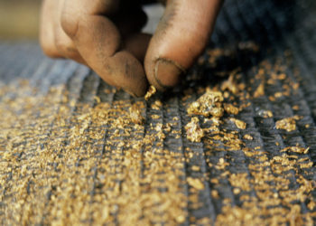 Садыр Жапаров баалуу металл чыккан жерлерди мамлекет өзү иштетерин айтты