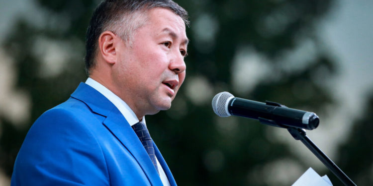 Канатбек Исаев шайлоого катышуудан баш тартты