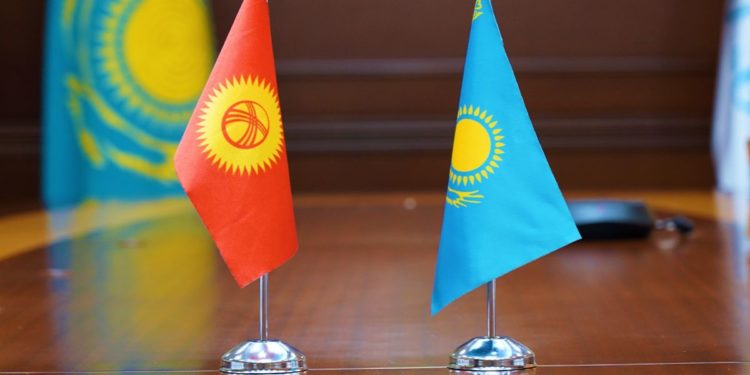 Казакстанда Алматы — Чолпон-Ата жолунун курулушу талкууланды