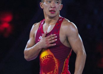 «Билгенге алтынга тете жеңиш болду». Президент балбан Жоламан Шаршенбековду куттуктады