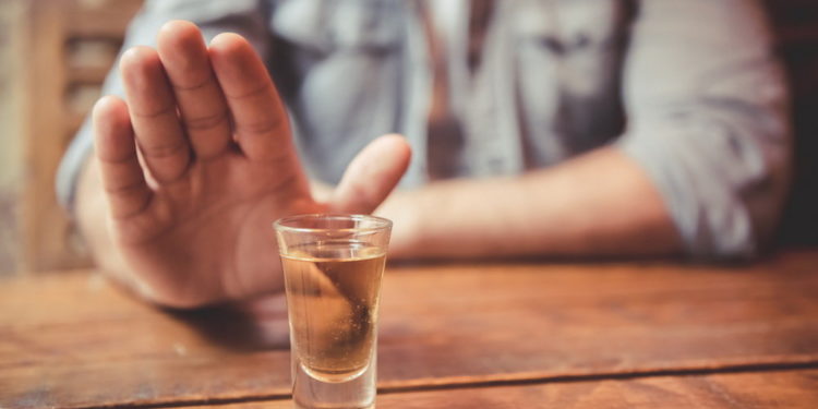 Тамеки чегүү жана алкоголдук ичимдиктер коронавирусту жок кылабы? Адистин жообу