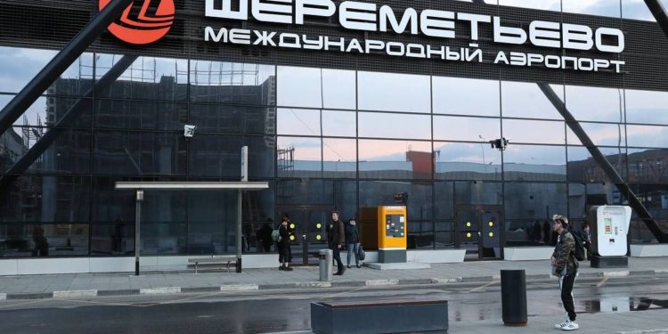 Элчилик: «6-октябрда «Шереметьево» аэропортуна конгон бардык Кыргыз жарандары чек ара пунктунан өтүштү»