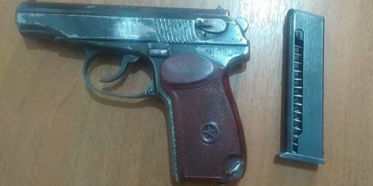 Жалал-Абадда 28 жаштагы жигит мыйзамсыз ок атуучу курал сактап жүргөн