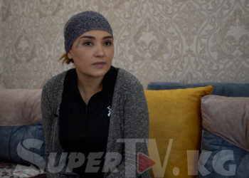 “Сиңдим каза болордон алдын жолдошу, кайненеси менен урушуп жүргөн” дейт Индияда мыкаачылык менен өлтүрүлгөн келиндин эжеси